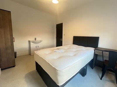 Shared accommodation to rent in All Bills Included, Double Room In Seven Kings IG3