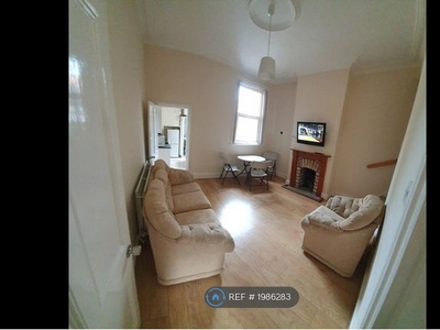 Terraced house to rent in Beresford Street, Stoke-On-Trent ST4