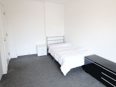 Room to rent in Liverpool Road, Skelmersdale WN8
