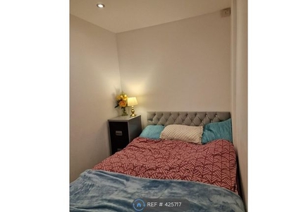 Room to rent in Millbrook Gardens, Gidea Park, Romford RM2
