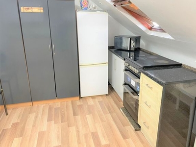 Studio to rent in Bedford Road, Ilford IG1