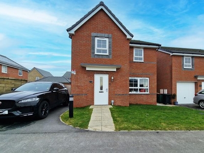 Detached house to rent in Cheltenham Crescent, Lancashire PR4