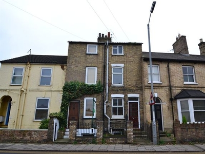 Terraced house to rent in Ermine Street, Huntingdon, Cambridgeshire PE29
