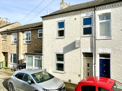 Terraced house to rent in Madras Road, Cambridge CB1