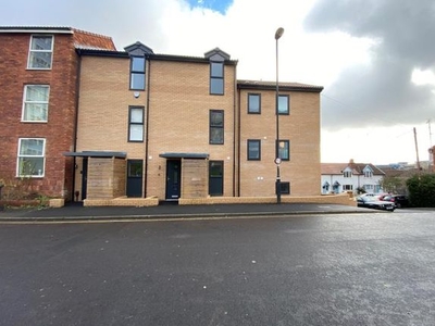 Town house to rent in Dove Street South, Bristol BS2