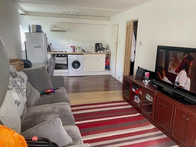 1 Bedroom Flat For Sale In Carshalton, Greater London