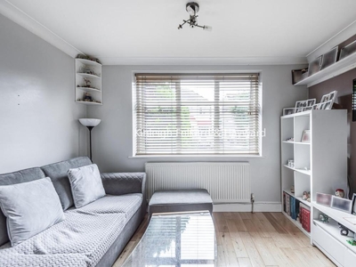 1 bedroom Flat for sale in Woodside Grove, North Finchley N12