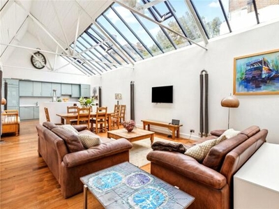 2 Bedroom Duplex For Rent In London