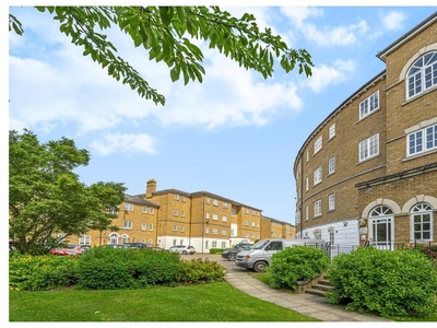2 bedroom Flat for sale in Gilbert Close, Shooters Hill SE18
