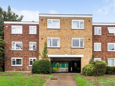 2 bedroom Flat for sale in Ravensbourne Park Crescent, Catford SE6