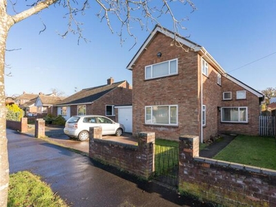 3 Bedroom Detached House For Sale In Eaton Rise, Norwich