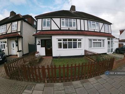 3 Bedroom Semi-detached House For Rent In Bromley