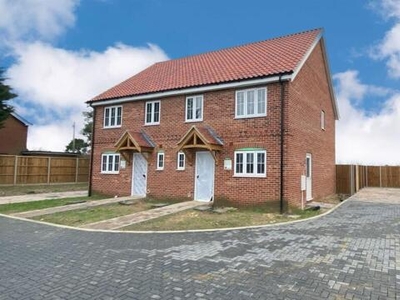 3 Bedroom Semi-detached House For Sale In Yaxham