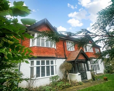 4 Bedroom Semi-detached House For Sale In South Croydon