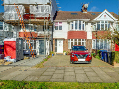 4 Bedroom Terraced House For Sale In Greenford, Middlesex