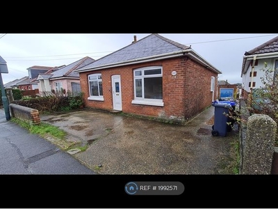 Bungalow to rent in Kinson Road, Bournemouth BH10