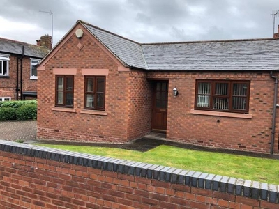 Bungalow to rent in Lodge Road, Stourport-On-Severn DY13