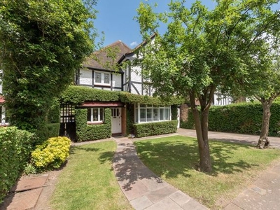 Detached house for sale in Meadway, London N14