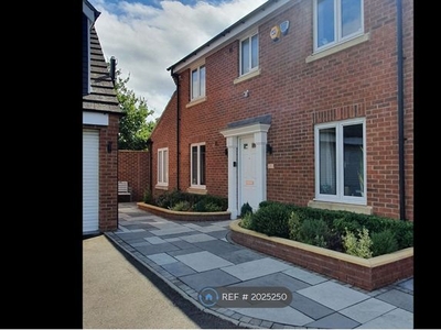 Detached house to rent in Butterworth Close, Wythall, Birmingham B47