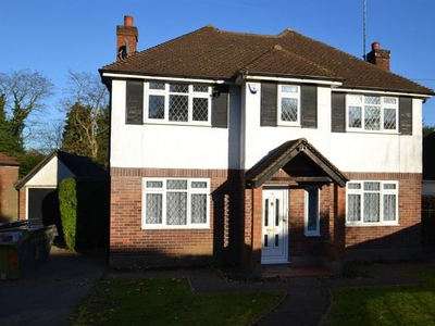 Detached house to rent in Goodyers Avenue, Radlett WD7