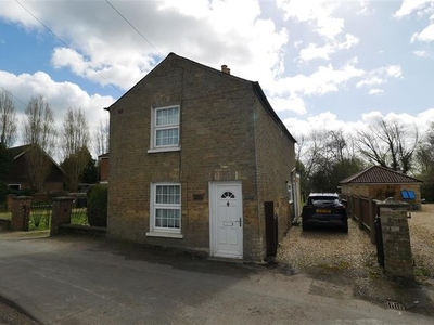Detached house to rent in High Street, Earith, Huntingdon PE28