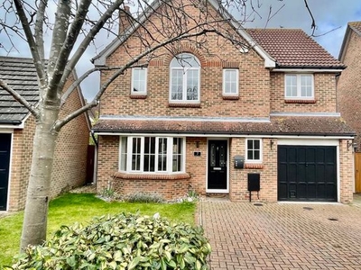 Detached house to rent in Magenta Close, Billericay CM12