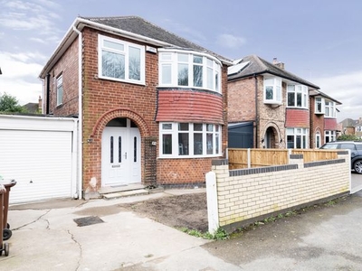 Detached house to rent in Russell Crescent, Wollaton NG8