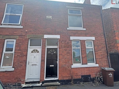 End terrace house to rent in Cycle Road, Lenton, Nottingham NG7