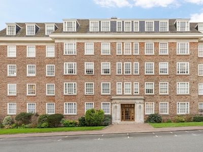 Flat for sale in Avenue Road, London NW8