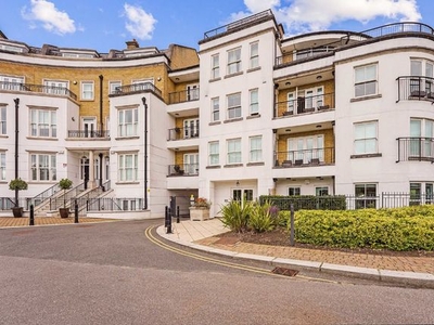 Flat for sale in Imperial Crescent, Imperial Wharf, London SW6
