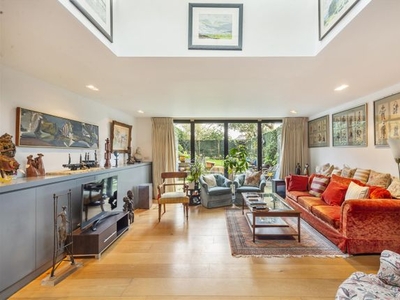 Flat for sale in Lyndhurst Road, Hampstead NW3