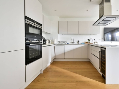 Flat in Tollgate Gardens, Maida Vale, NW6