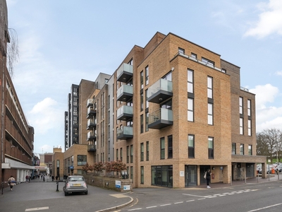 Flat to rent - Homefield Rise, Orpington, BR6