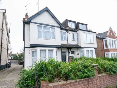 Flat to rent in 22B, Manor Road, Westcliff-On-Sea SS0