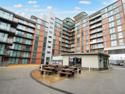 Flat to rent in Apartment, Gateway Plaza, Sackville Street S70
