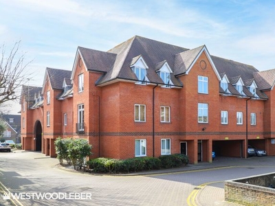 Flat to rent in Bluecoat Court, Hertford SG14