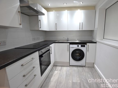 Flat to rent in Crossbrook Court, Crossbrook Street, Cheshunt, Waltham Cross, Hertfordshire EN8