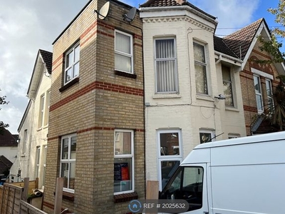 Flat to rent in Drummond Road, Bournemouth BH1