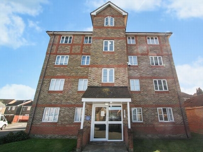 Flat to rent in Fairway Drive, Thamesmead SE28