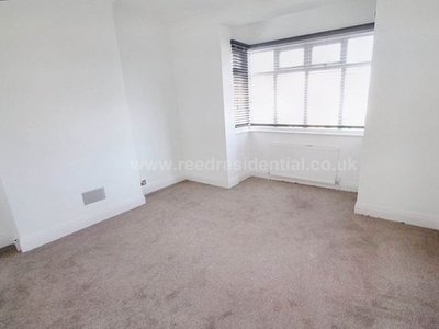Flat to rent in Finchley Road, Westcliff On Sea SS0