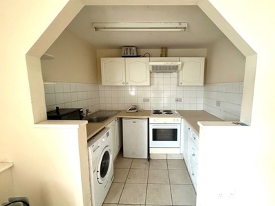 Flat to rent in Holderness Road HU9, Hull,