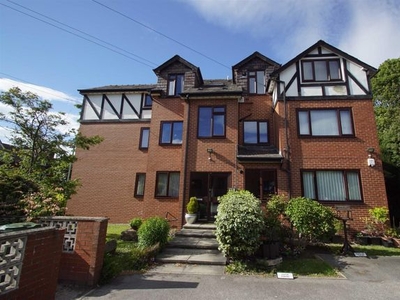 Flat to rent in Church View Court, Hollyshaw Lane LS15