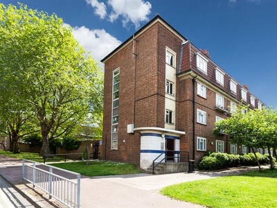 Flat to rent in Jack Cook House, Whiting Avenue, Barking IG11