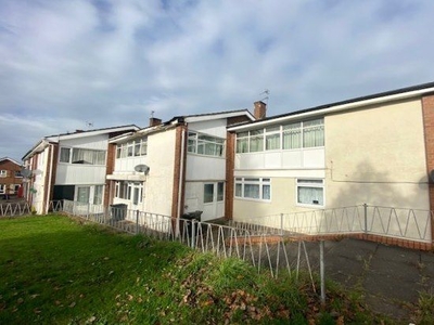 Flat to rent in Langland Drive, Dudley DY3