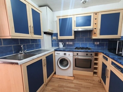 Flat to rent in Mansfield Road, Ilford IG1