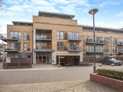 Flat to rent in Newton Court, Kingsley Walk, Cambridge CB5