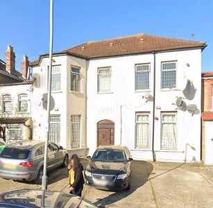 Flat to rent in Norfolk Road, Seven Kings, Ilford IG3