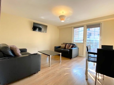 Flat to rent in North Crescent, 55 North Street, Leeds City Centre LS2