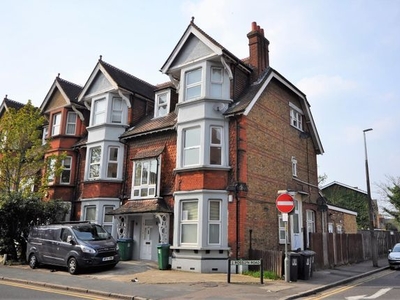 Flat to rent in Rosslyn Road, Watford WD18