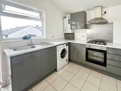 Flat to rent in St. Albans Road, Watford, Hertfordshire WD24